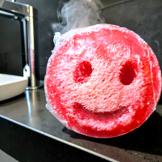 Happy Scrub – Peeling-Seife Erdbeere & Guave