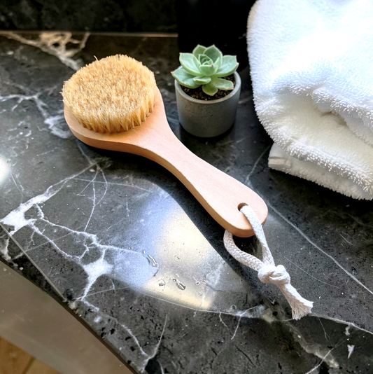 Körperbürste mit kurzem Griff – Sanftes Peeling & Strahlender Teint